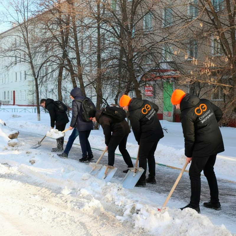 Уборка снега с крыш и территорий в Ясном
